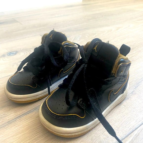 Nike Jordan - Size 4C - Picture 1 of 11